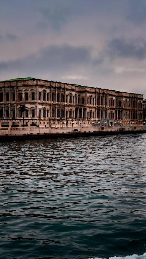 Ilmainen kuvapankkikuva tunnisteilla cirganin palatsi, Istanbul, julkisivu