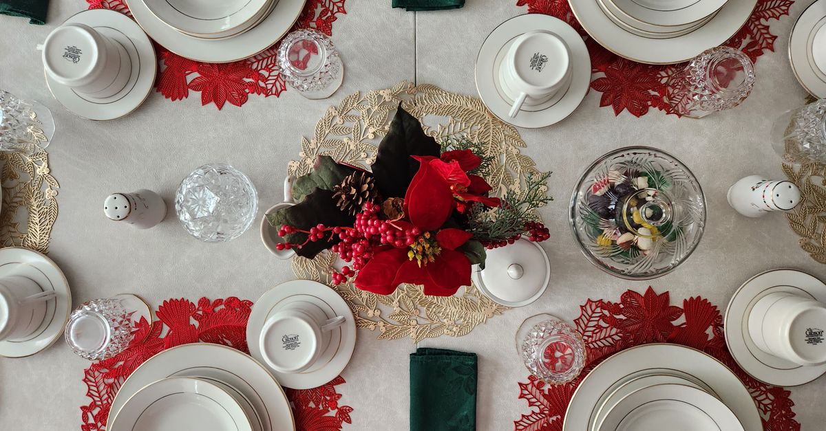Royal Copenhagen Stjerne Riflet Jul: Eksklusiv julepynt og service fra KitchenTime Deluxe