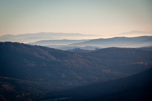 Immagine gratuita di alba, catene montuose, foschia