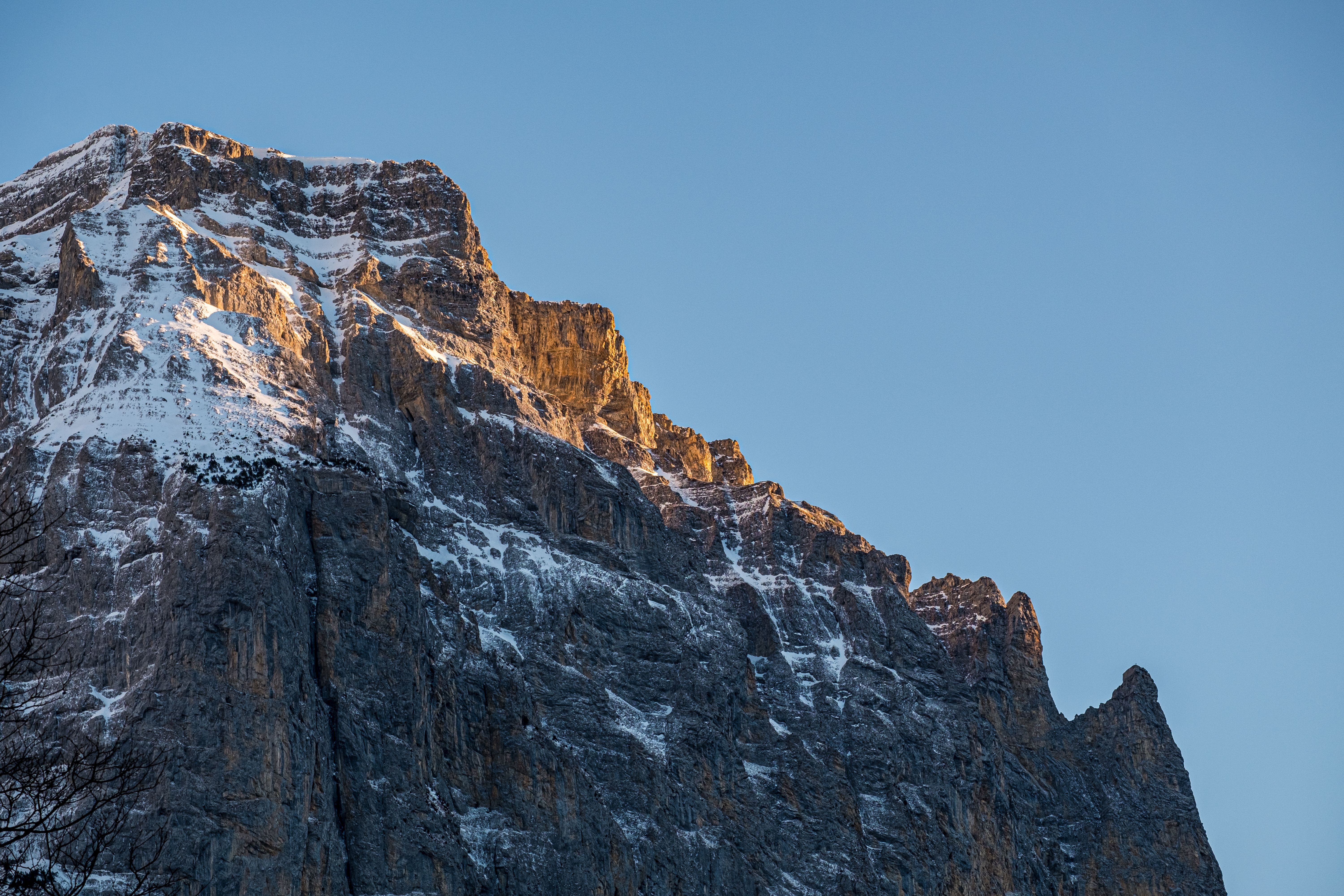 Photographie alpine au lever du soleil