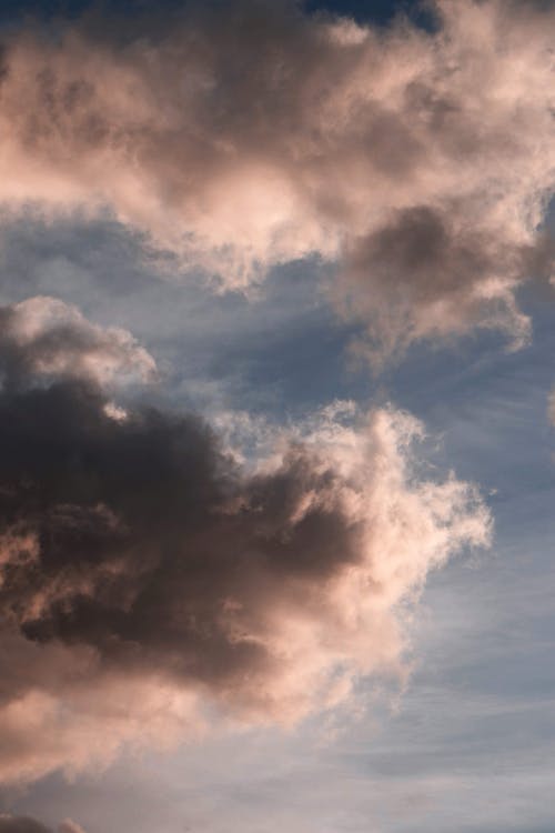 Kostenloses Stock Foto zu himmel, vertikaler schuss, wolken