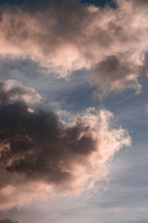 Free Capture of dramatic clouds at dusk, featuring dark and light tones in a serene sky. Stock Photo
