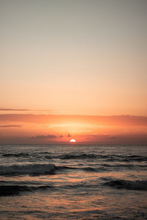 Free Breathtaking sunrise over the calm Mediterranean Sea in Mersin, Turkey, showcasing serene ocean waves. Stock Photo