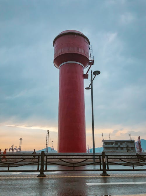 Fotobanka s bezplatnými fotkami na tému červenej farby, vlhko, vodárenská veža
