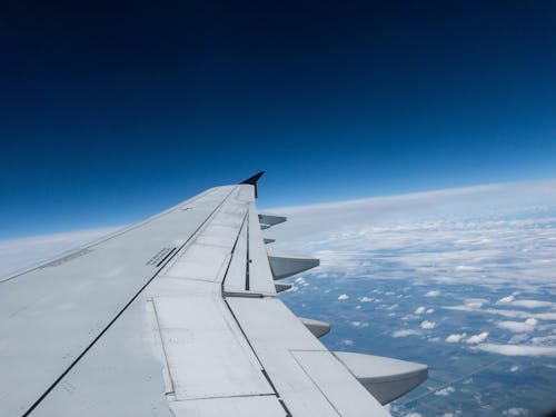 Foto stok gratis langit biru, perjalanan udara, pesawat