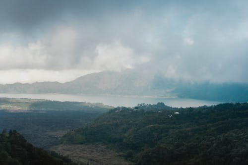 Ingyenes stockfotó domb, drónfelvétel, felhő témában