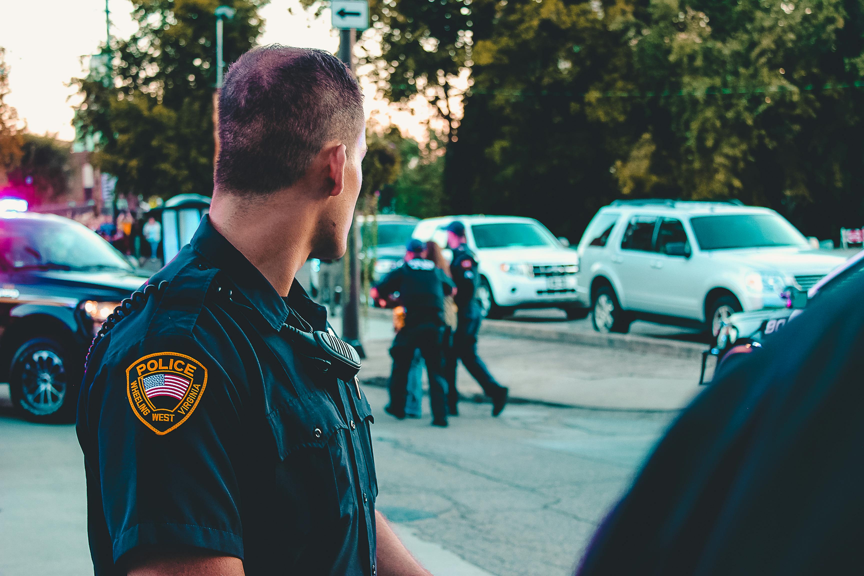 A police officer looking at the cars. | Photo: Pexels