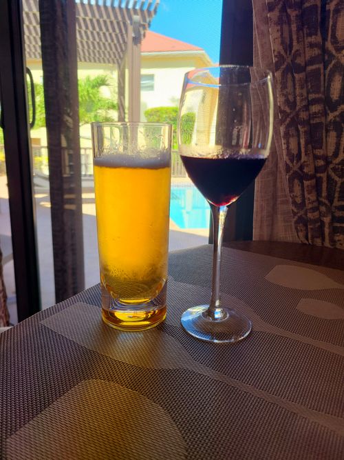Free 🍺 and🍷  Stock Photo