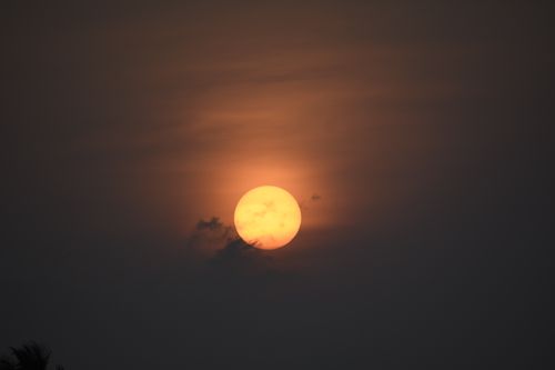 Free Dramatic sunset over Kavaratti, offering a warm, tranquil scene. Stock Photo