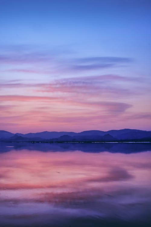 免费 黎明时湖风景 素材图片