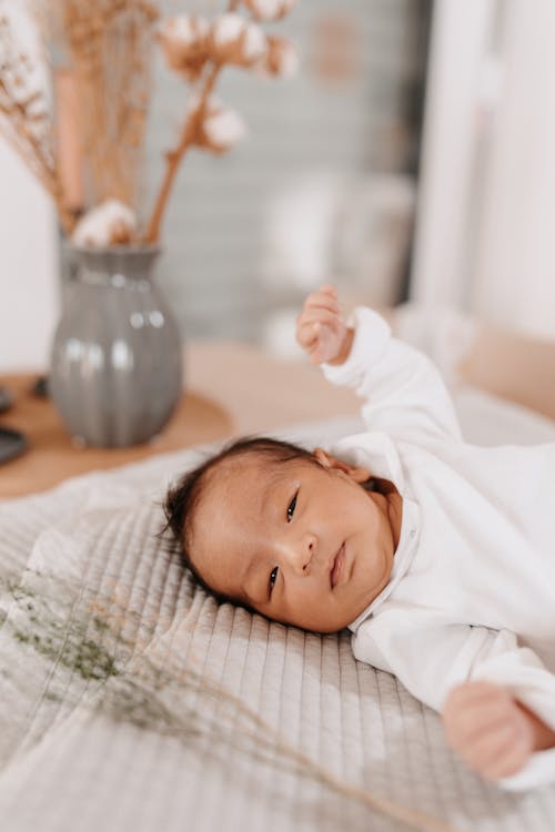 Free Close-Up Photo of Baby lying on the Bed Stock Photo