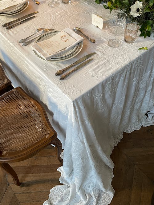 Free Elegant Table Setting Stock Photo