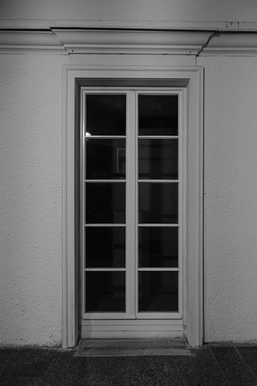 Gratis lagerfoto af døråbning, glasdør, hvid væg