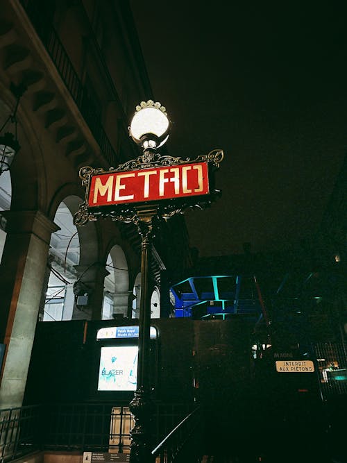 Безкоштовне стокове фото на тему «вулиця міста, метро, місто вночі»