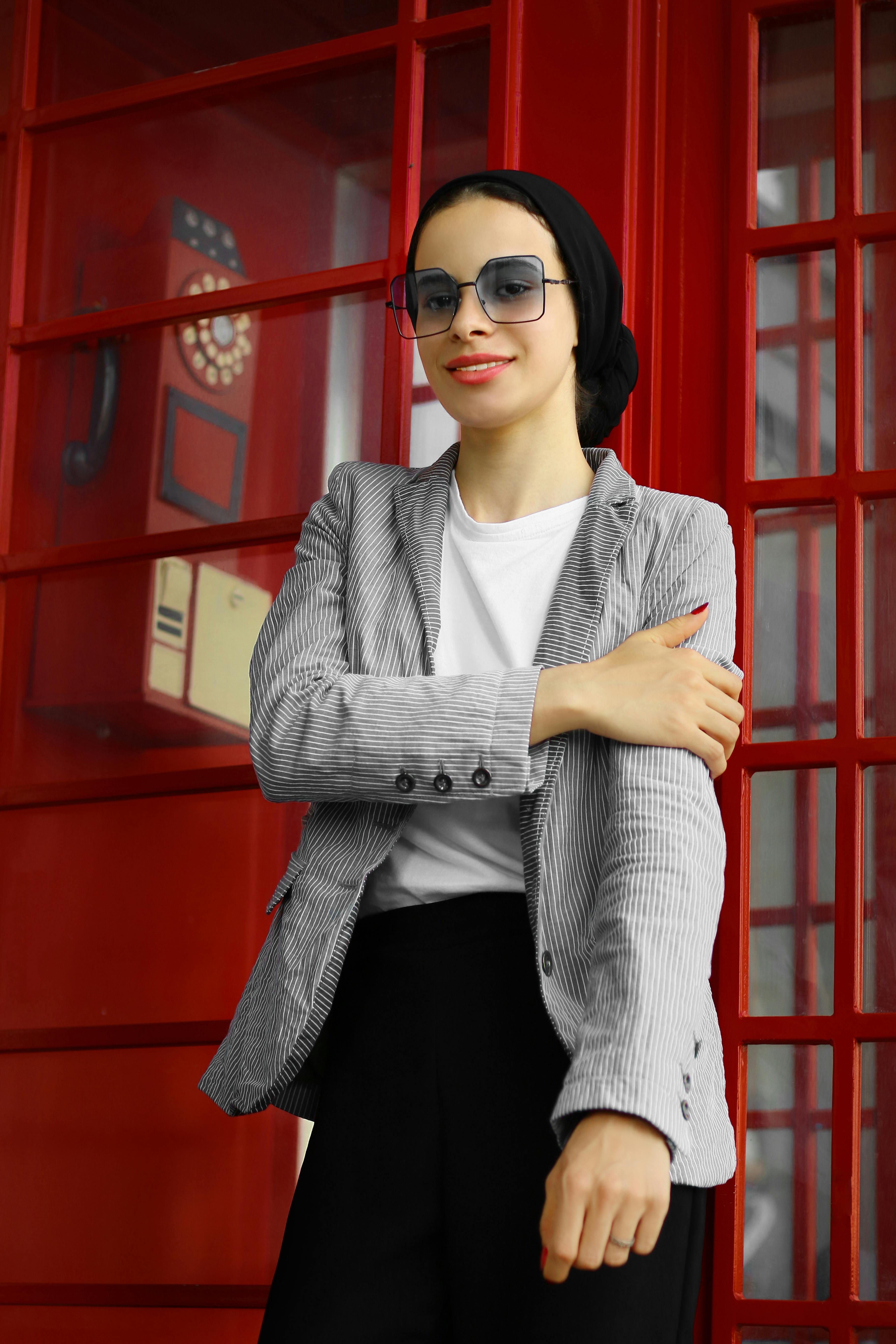 Ilmainen kuvapankkikuva tunnisteilla @outdoor, asento, aurinkolasit Kuvapankkikuva