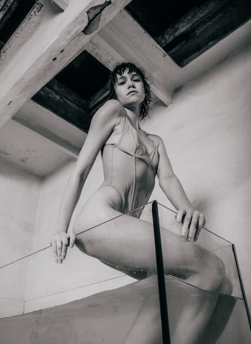 垂直拍攝, 女人, 擺姿勢 的 免費圖庫相片