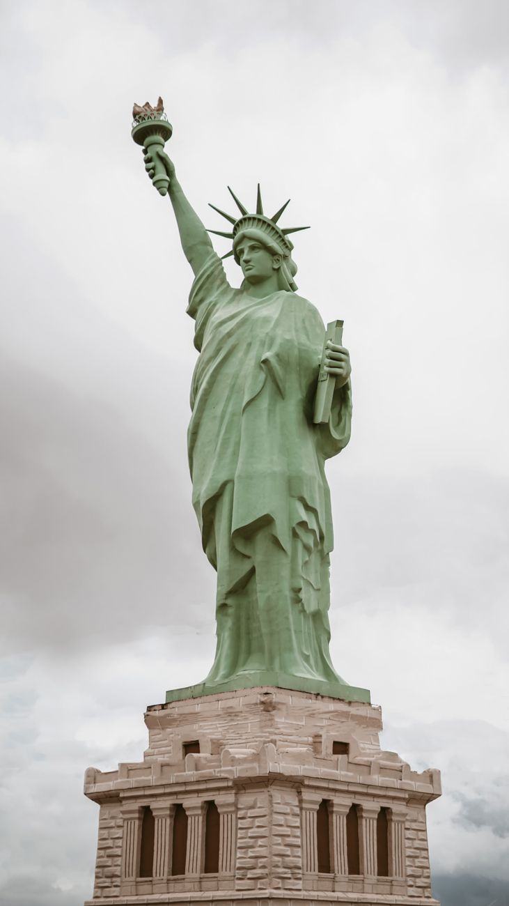 USA zrušili zelené karty trojici Iránčanov s väzbami na režim