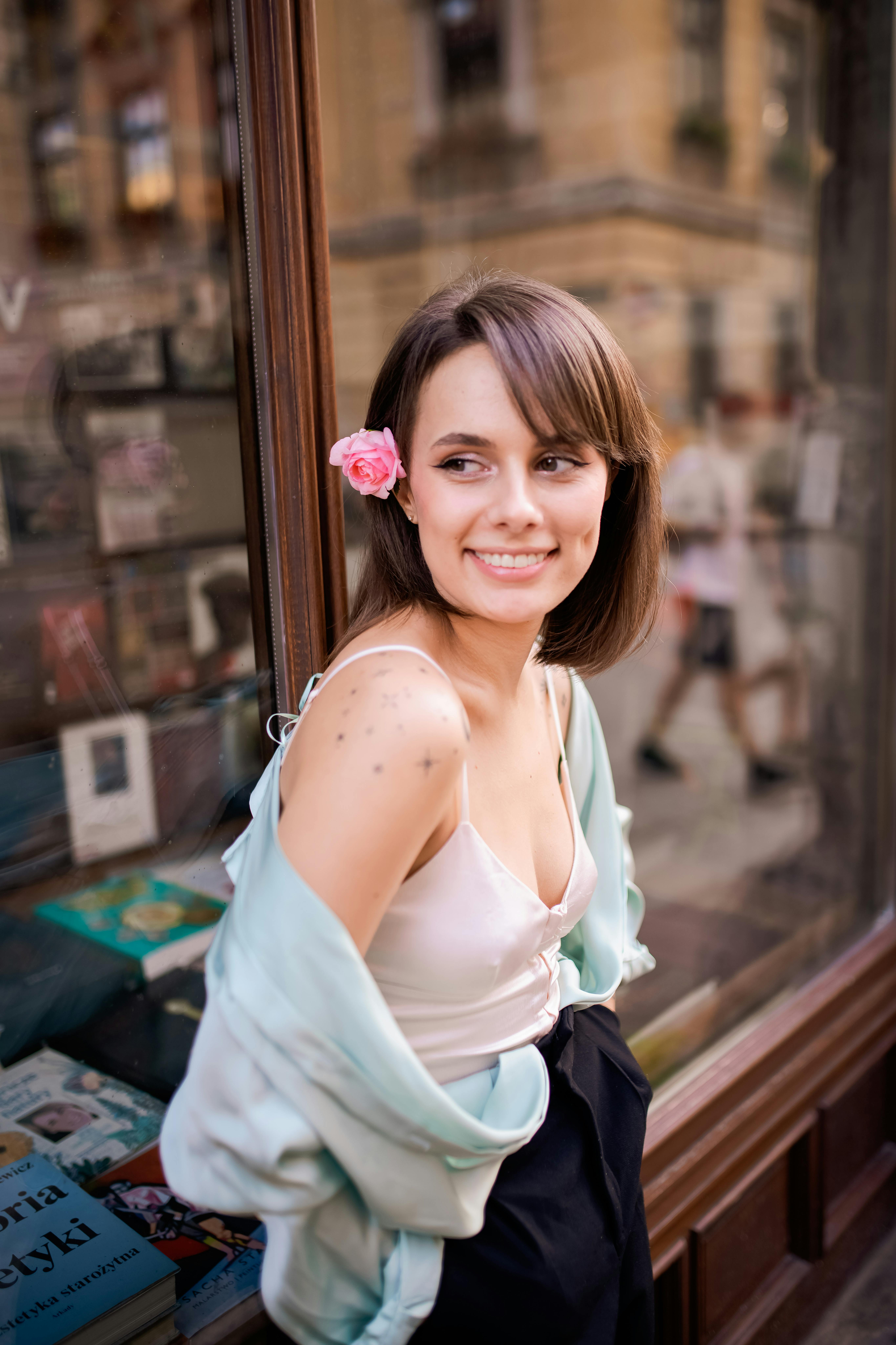 What keeps woman happy?