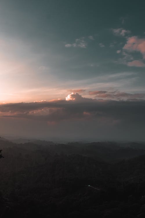 бесплатная Живописный вид на небо на рассвете Стоковое фото