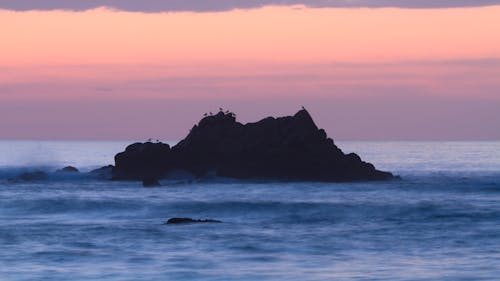 Darmowe zdjęcie z galerii z formacja skalna, horyzont, morze