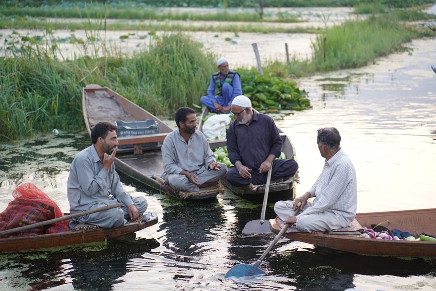 Floating Vegetable Market photo 3