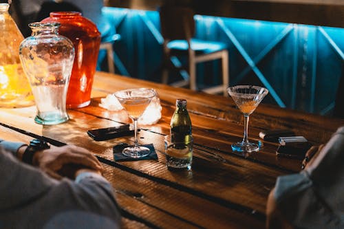 Kostnadsfri bild av alkohol, bord, drycker