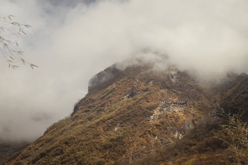 Δωρεάν στοκ φωτογραφιών με βουνό, ομίχλη, ομιχλώδης Φωτογραφία από στοκ φωτογραφιών