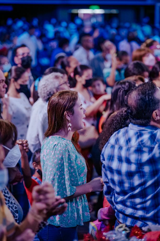Multitudes Photos, Download The BEST Free Multitudes Stock Photos & HD ...