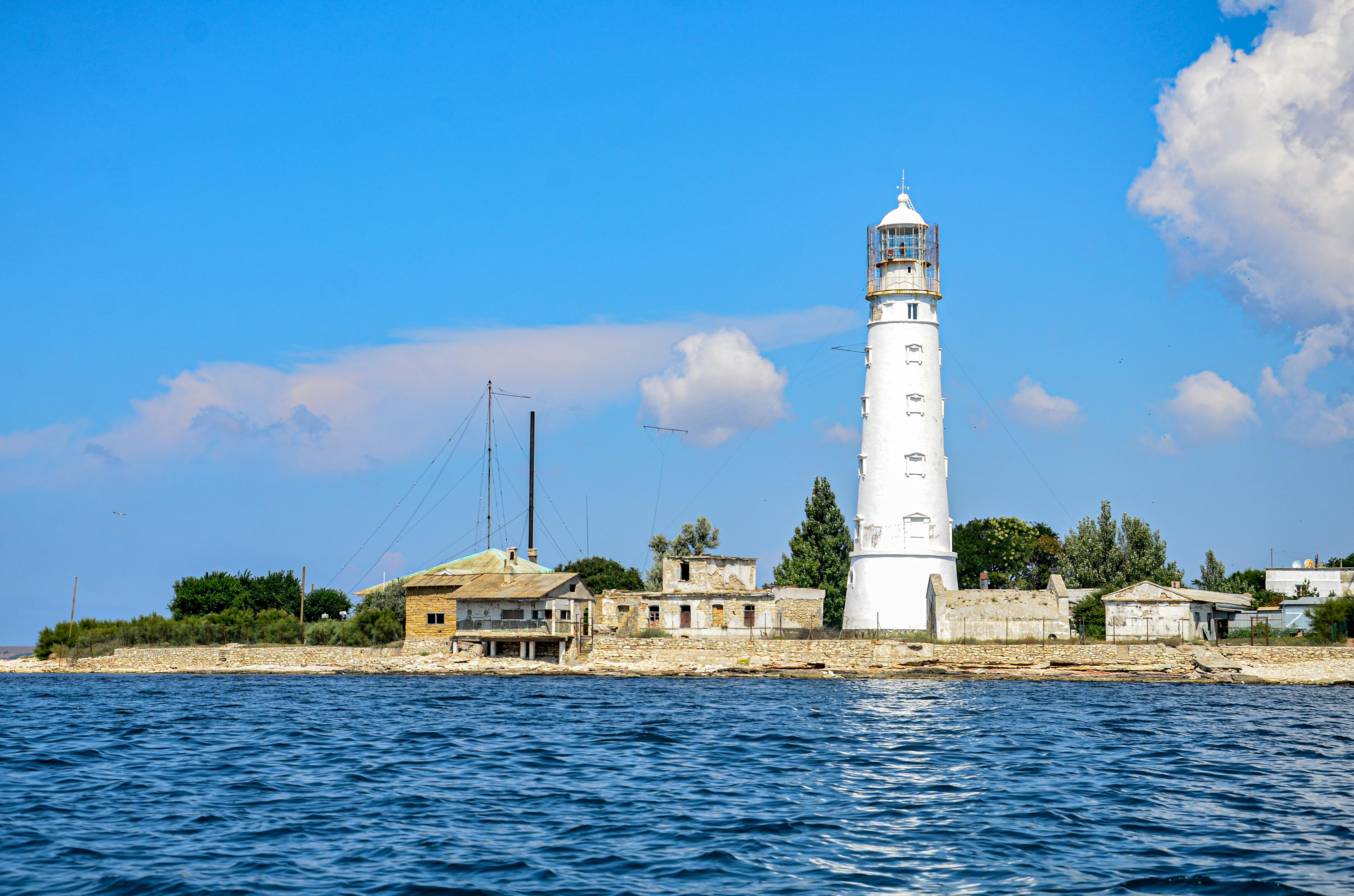 Rose Island Lighthouse trust launches executive director search ahead of milestone 2026 season — Photo by Kristina Chuprina o