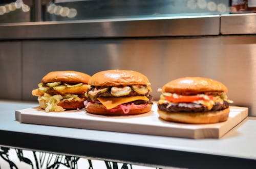 Foto profissional grátis de comida rápida, hambúrguer, hambúrgueres