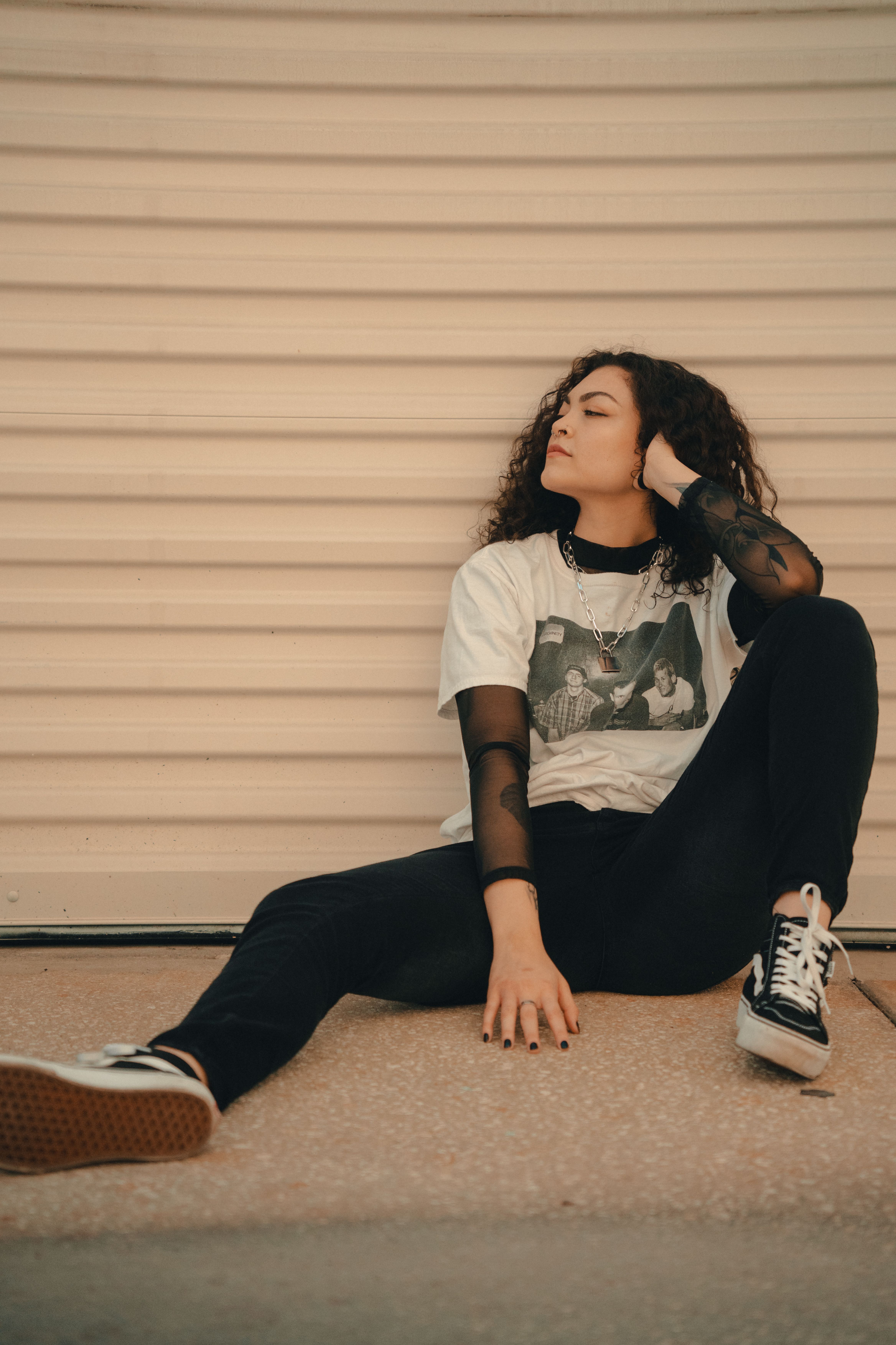 4. Celana: Alternatif yang Nyaman dan Stylish