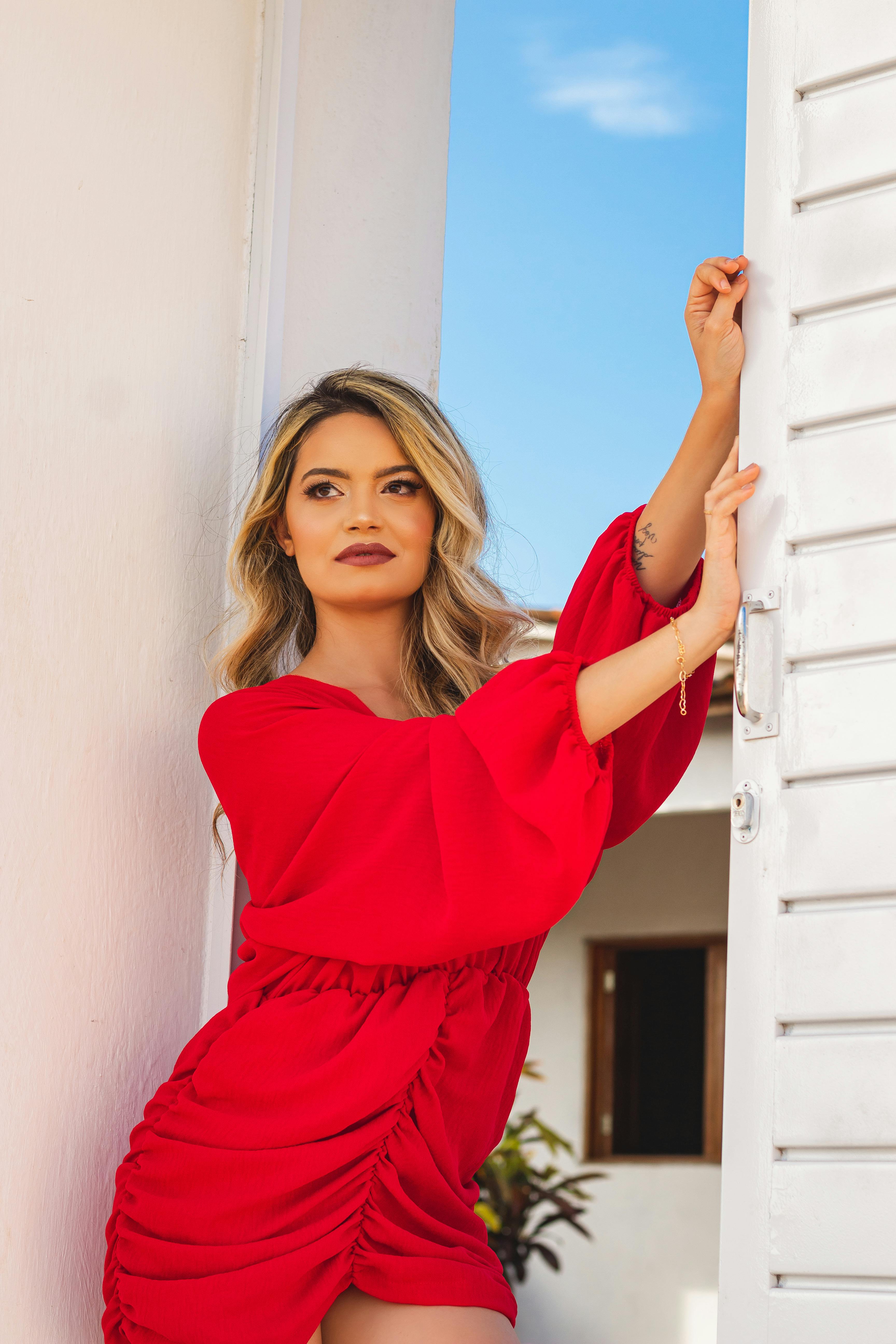 What do burglars mark houses with?