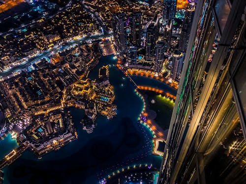 免费 夜间城市景观的航拍 素材图片