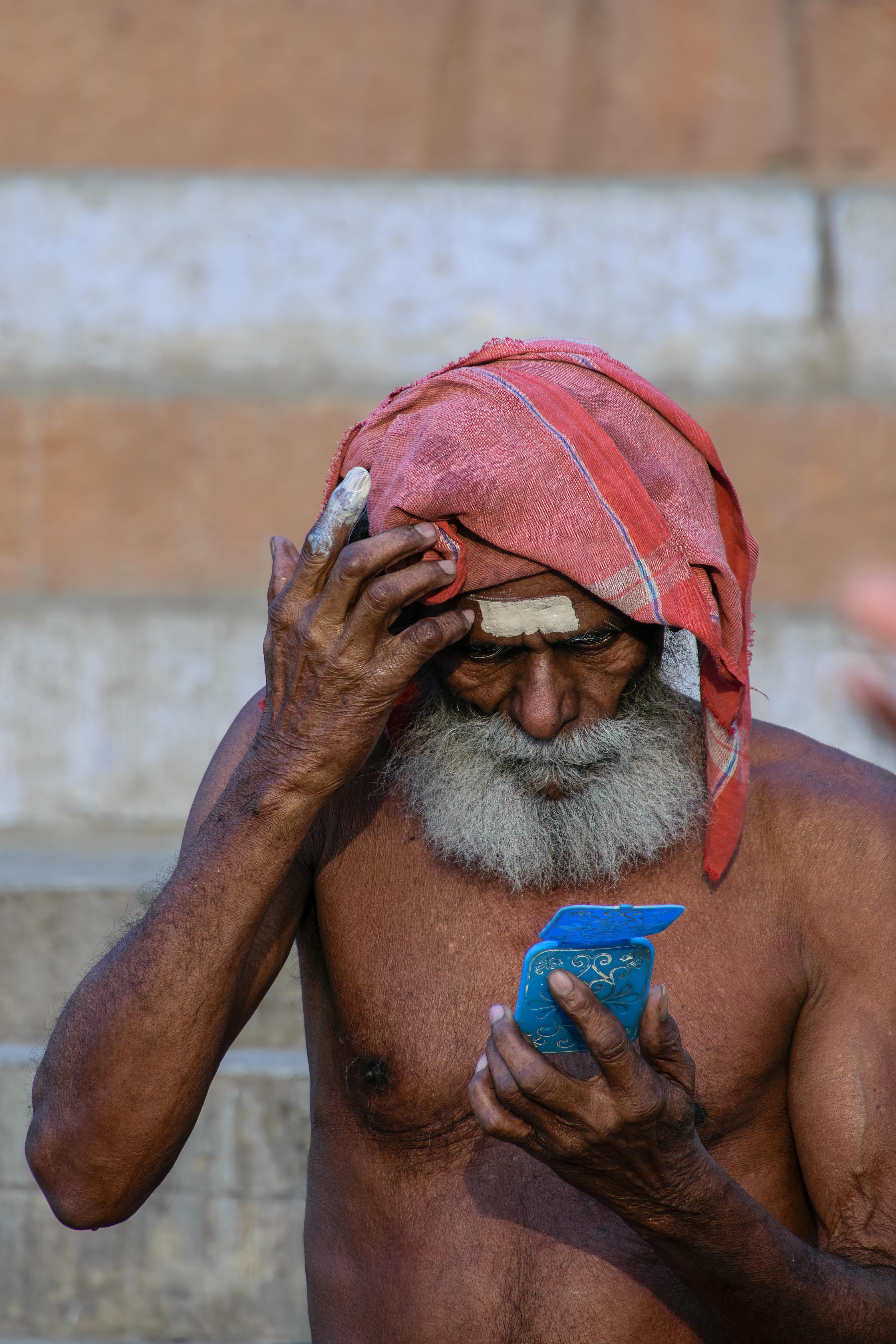 How old is the oldest Santa?