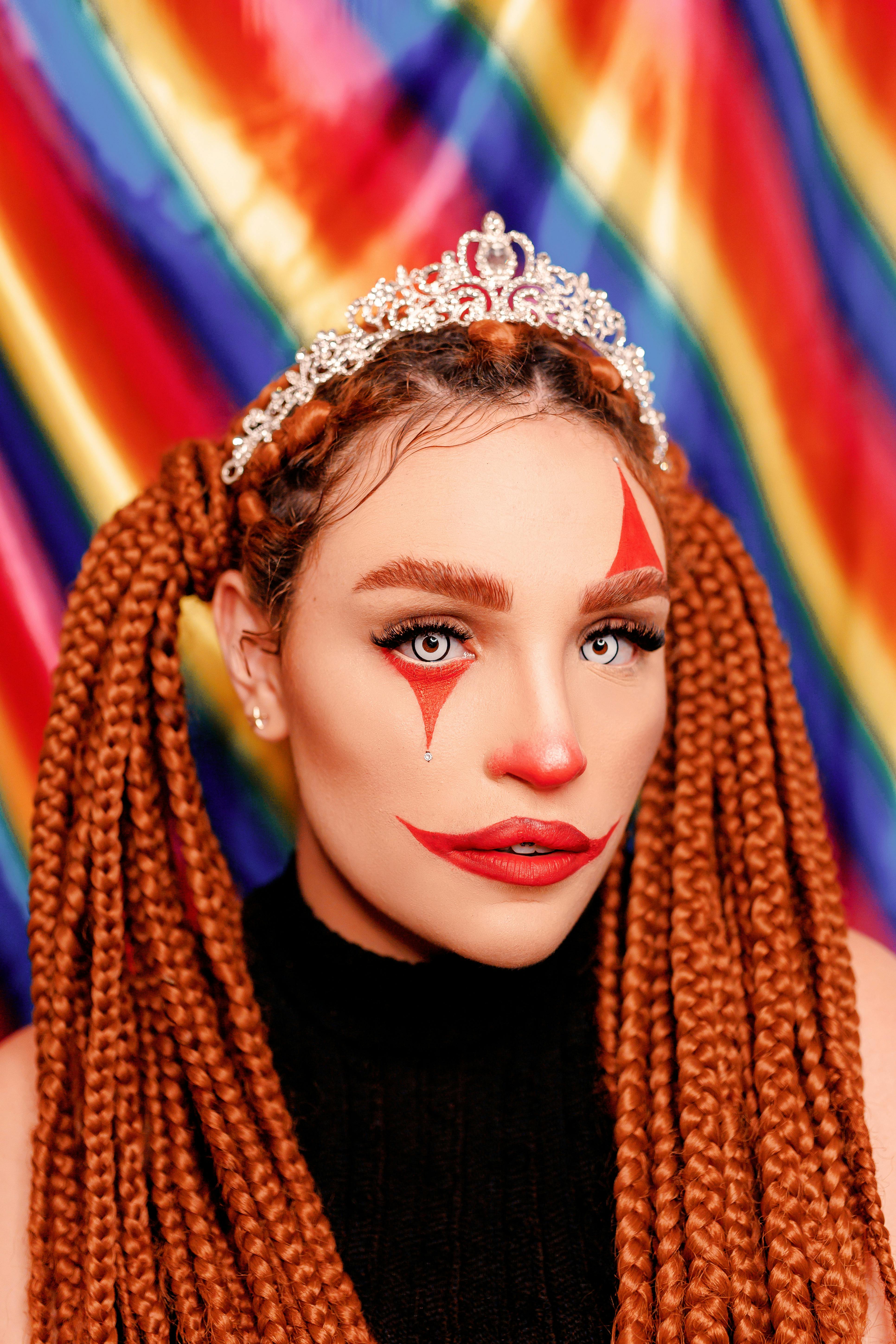 Ücretsiz anlamlı, benzersiz görünüm, boyalı saç içeren Ücretsiz stok fotoğraf Stok Fotoğraflar