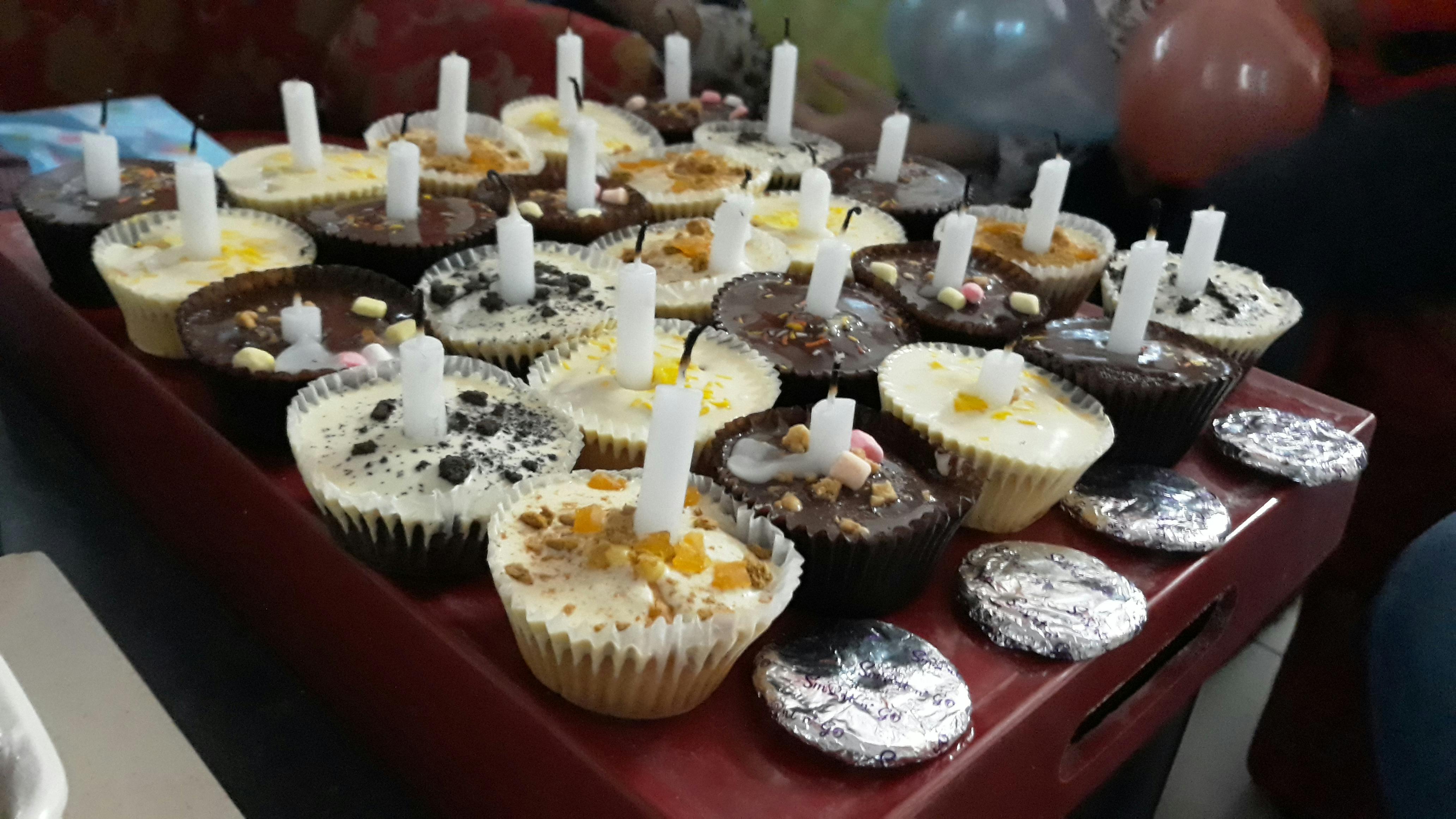 Ucretsiz Cupcake Ler Dogum Gunu Kekler Stok Fotografi