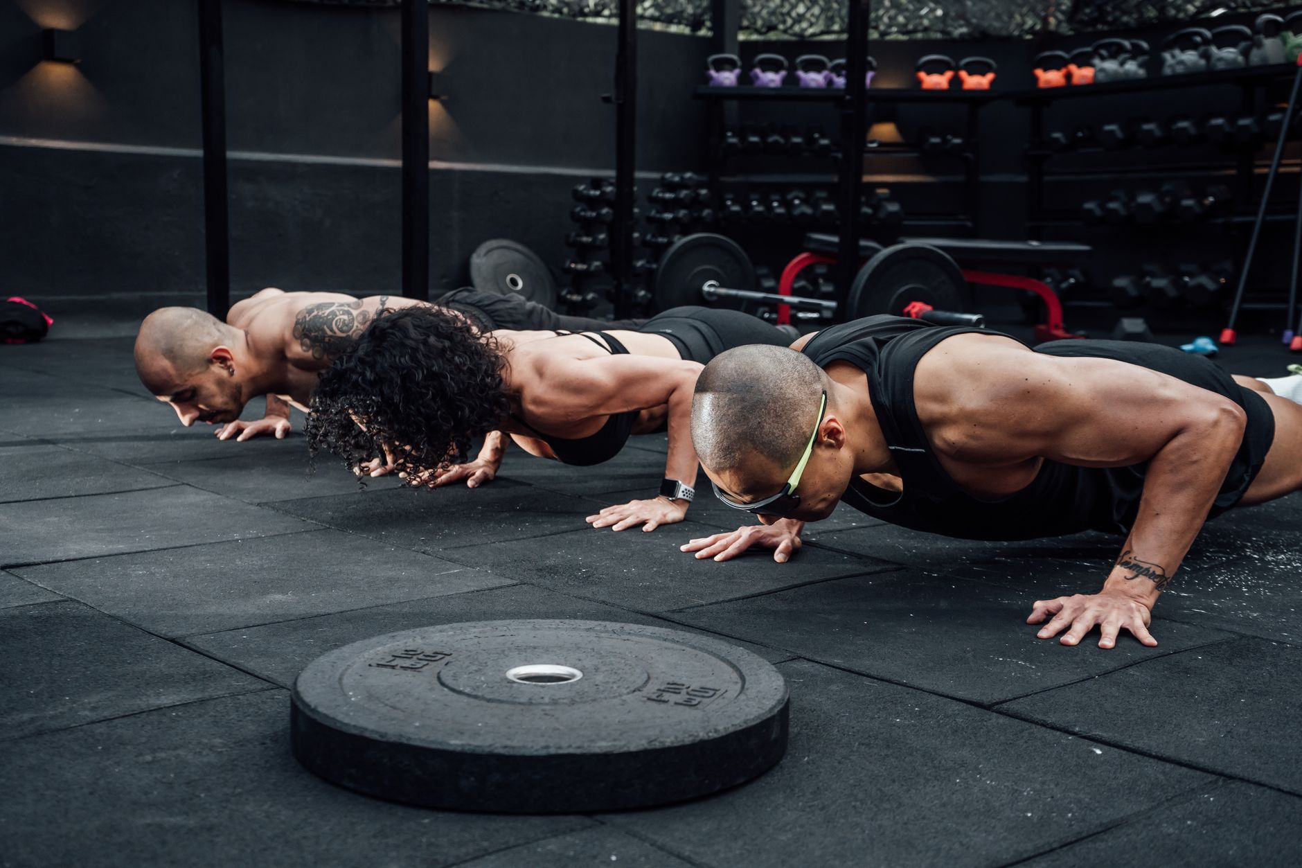 Group workout session in a Mexico City gym with athletes doing push-ups.