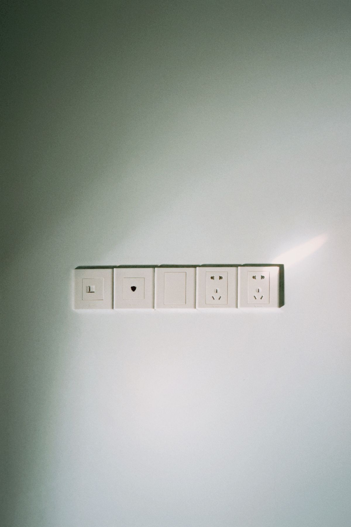 Refiner Cable Management Outlet Cover Review: The Simplest Fix for Cord Clutter
