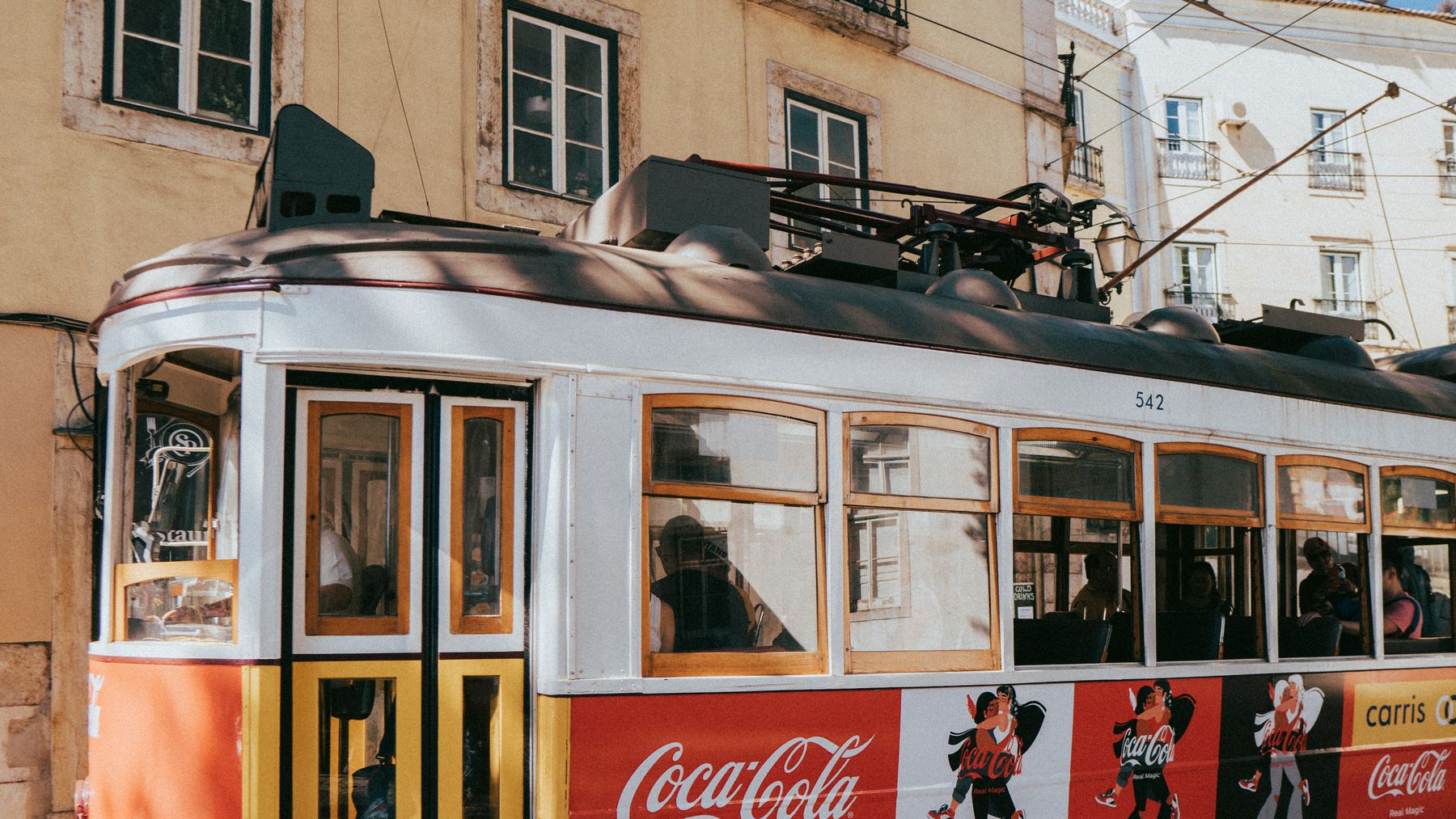 Elétrico amarelo em Lisboa