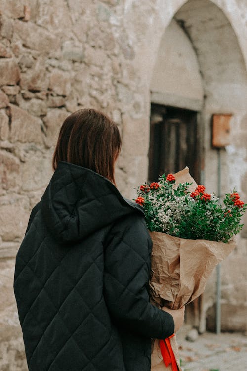 Immagine gratuita di donna, felpa con cappuccio, giacca nera