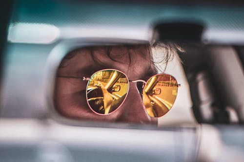 Ücretsiz araba, Güneş gözlüğü, kapatmak içeren Ücretsiz stok fotoğraf Stok Fotoğraflar