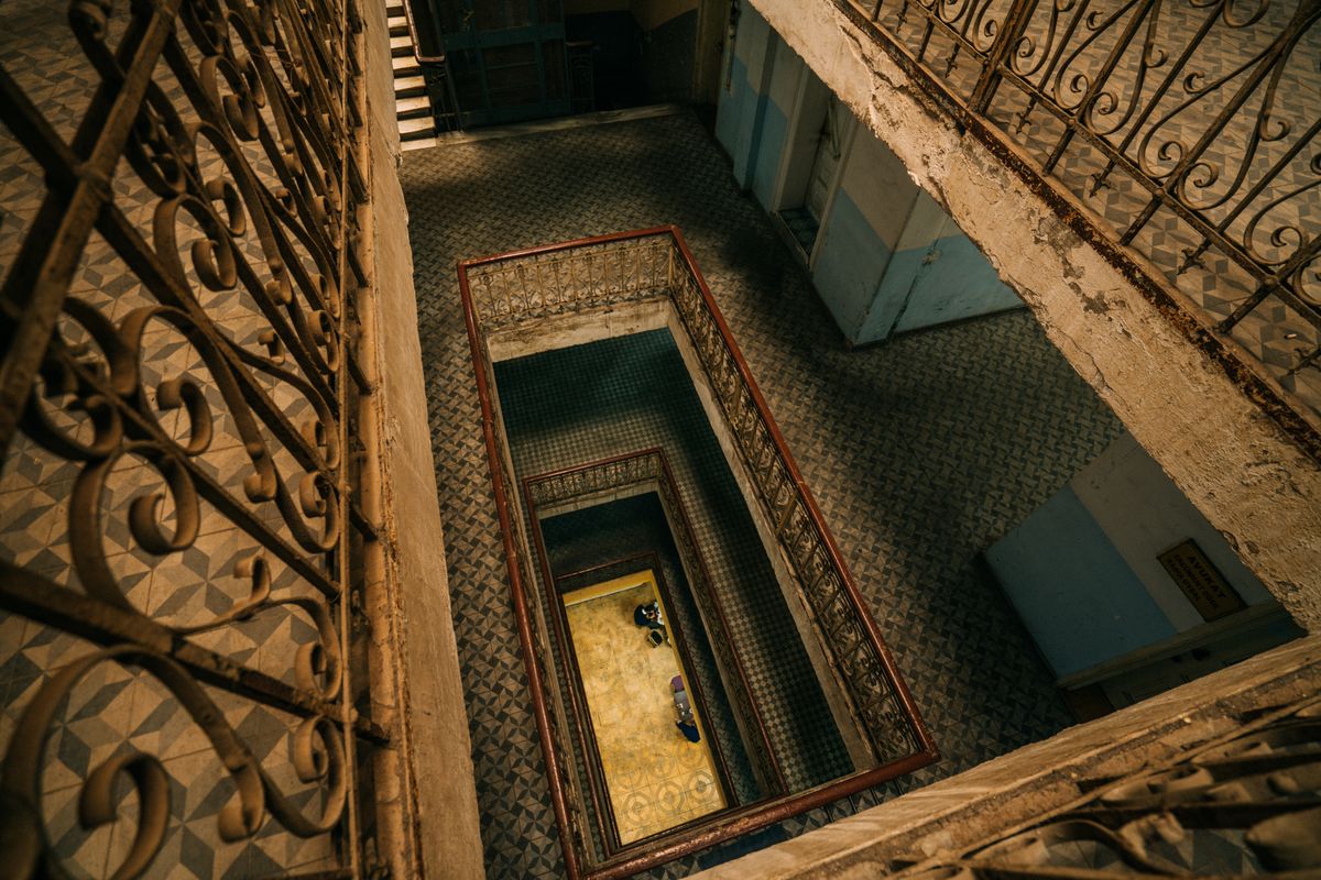Ascensor en edificio sin hueco: soluciones reales