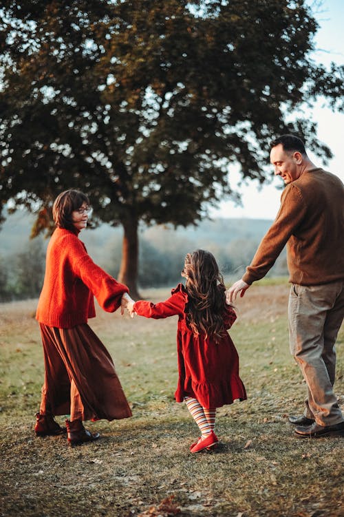 Kostenloses Stock Foto zu baum, familie, frau