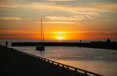 Δωρεάν στοκ φωτογραφιών με bluelake, ηλιοβασίλεμα με βάρκα, ιστιοπλοϊκό