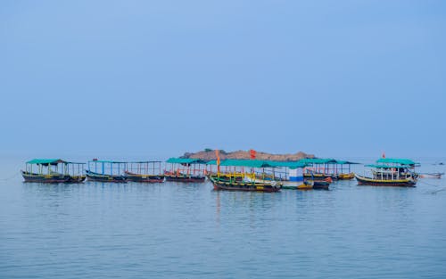 Kostenloses Stock Foto zu blauer himmel, boote, bucht