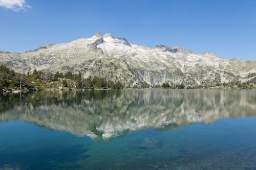 Immagine gratuita di alberi, bellezza, catena montuosa