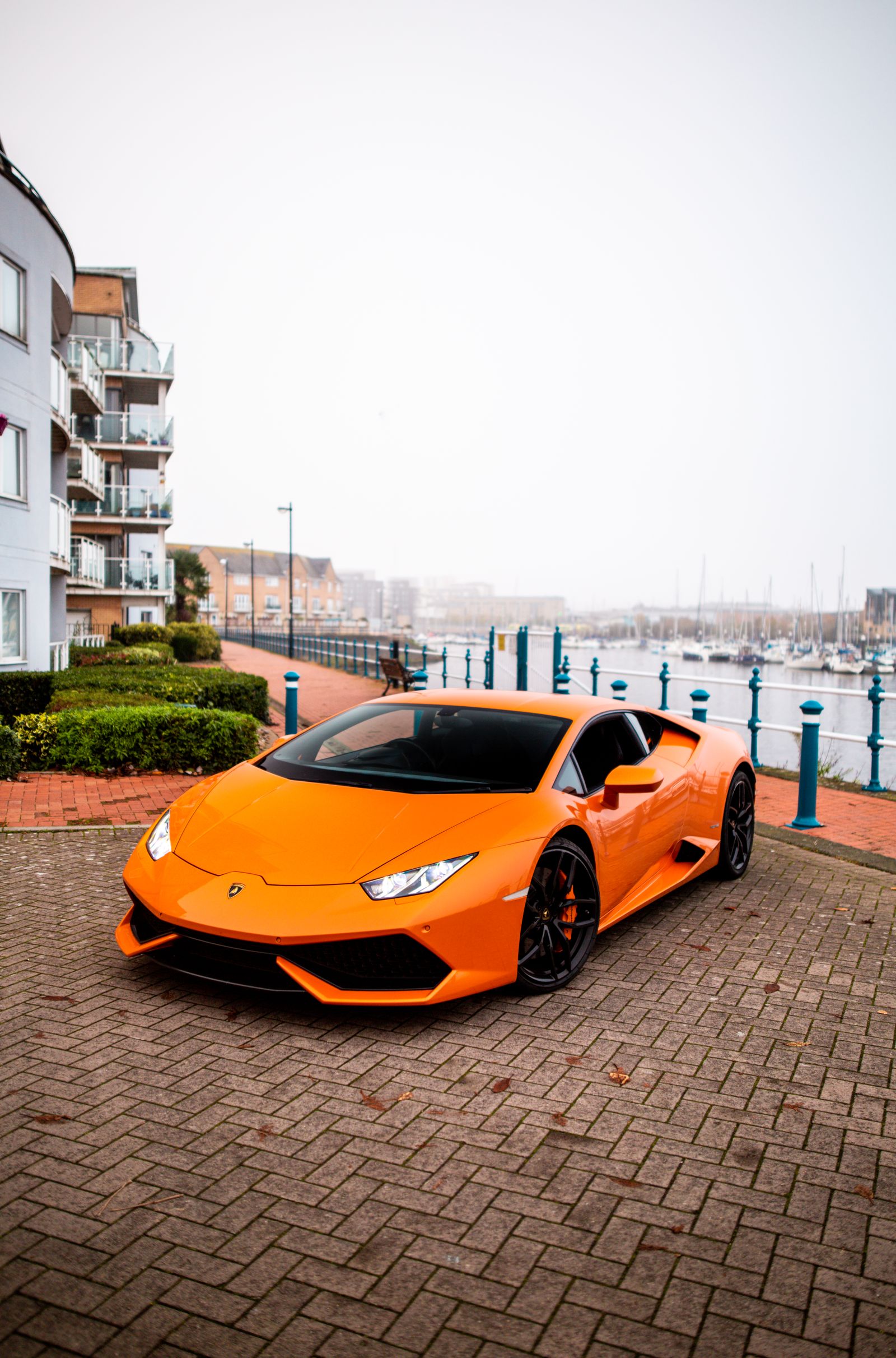 Lamborghini Huracan al sole, lungomare