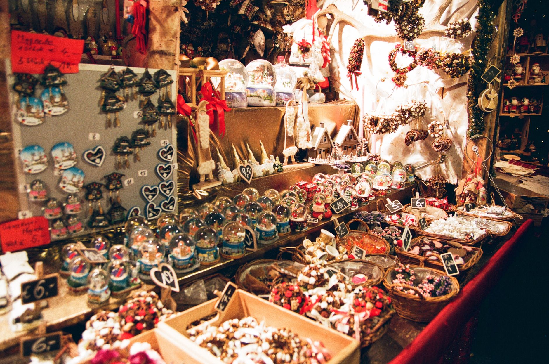 Holiday marketing strategy concept