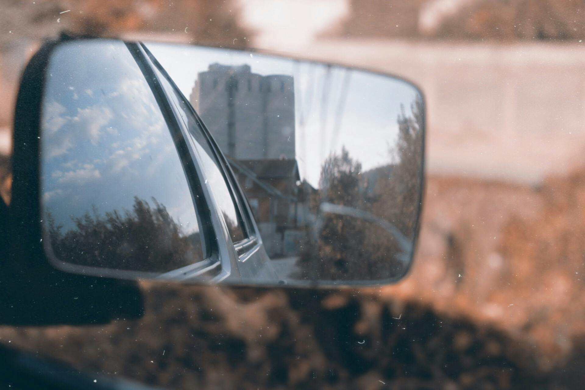 Chicago skyline in a rearview mirror - cheap interstate moving options