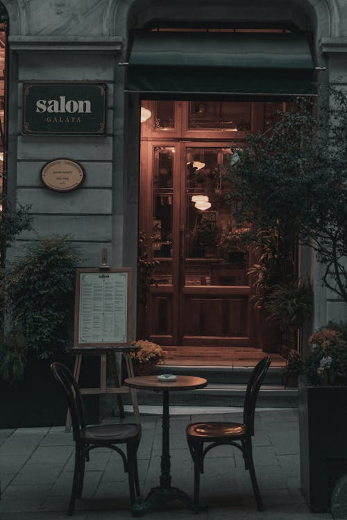 An Al Fresco Setup on a Sidewalk